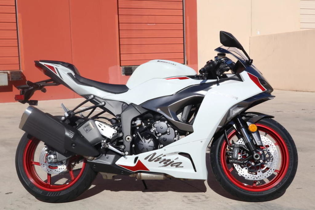 Explore KAWASAKI NINJA ZX™-6R ABS KRT EDITION | Detailed